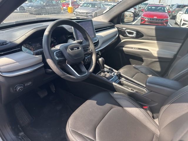 Used 2025 Jeep Compass Limited AWD/4WD image 12