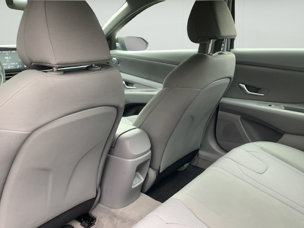 Certified 2026 Hyundai Elantra SE w/ Cargo Package FWD image 17