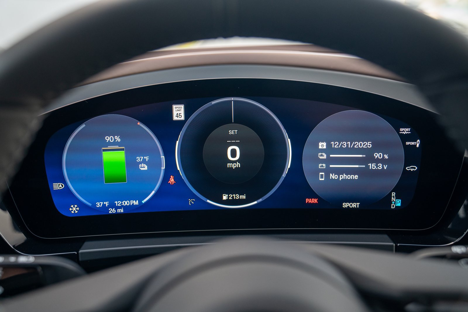 Certified 2025 Porsche Macan Turbo Electric AWD/4WD image 15
