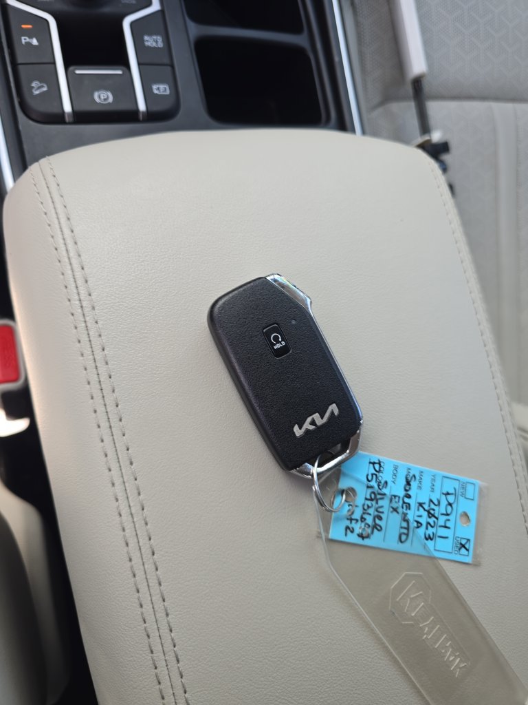 Used 2023 Kia Sorento EX AWD/4WD image 29
