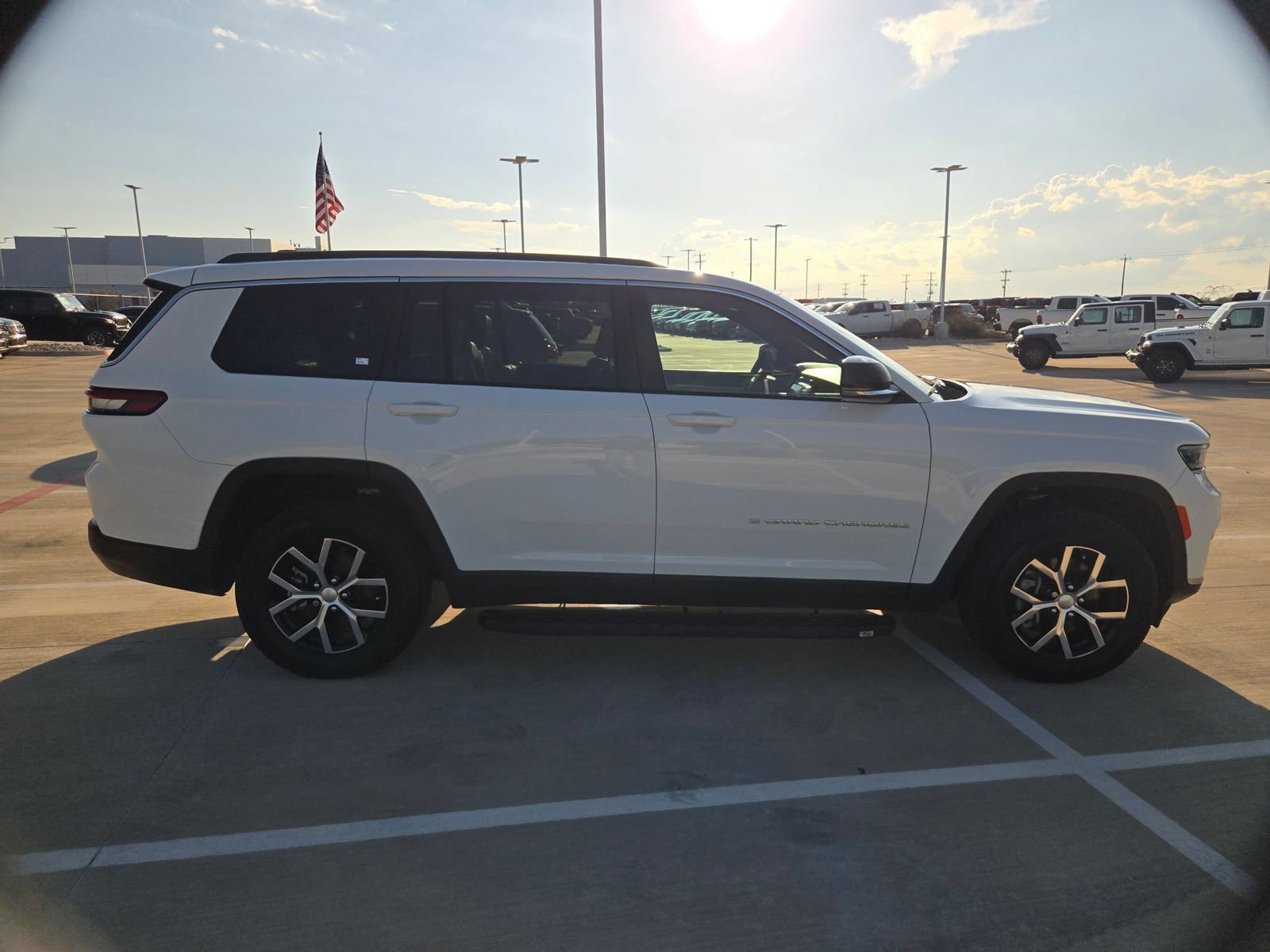 Used 2025 Jeep Grand Cherokee L Limited RWD image 2