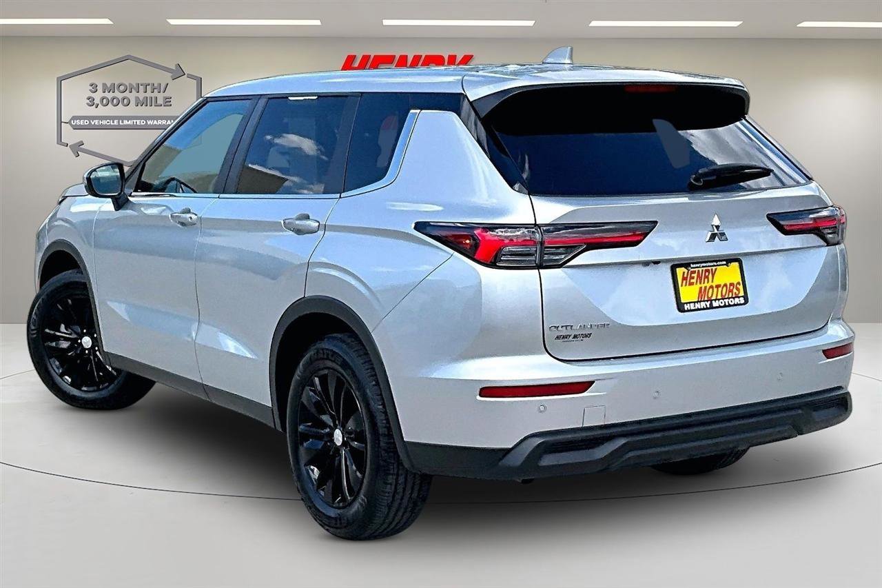 Used 2025 Mitsubishi Outlander ES AWD/4WD image 4