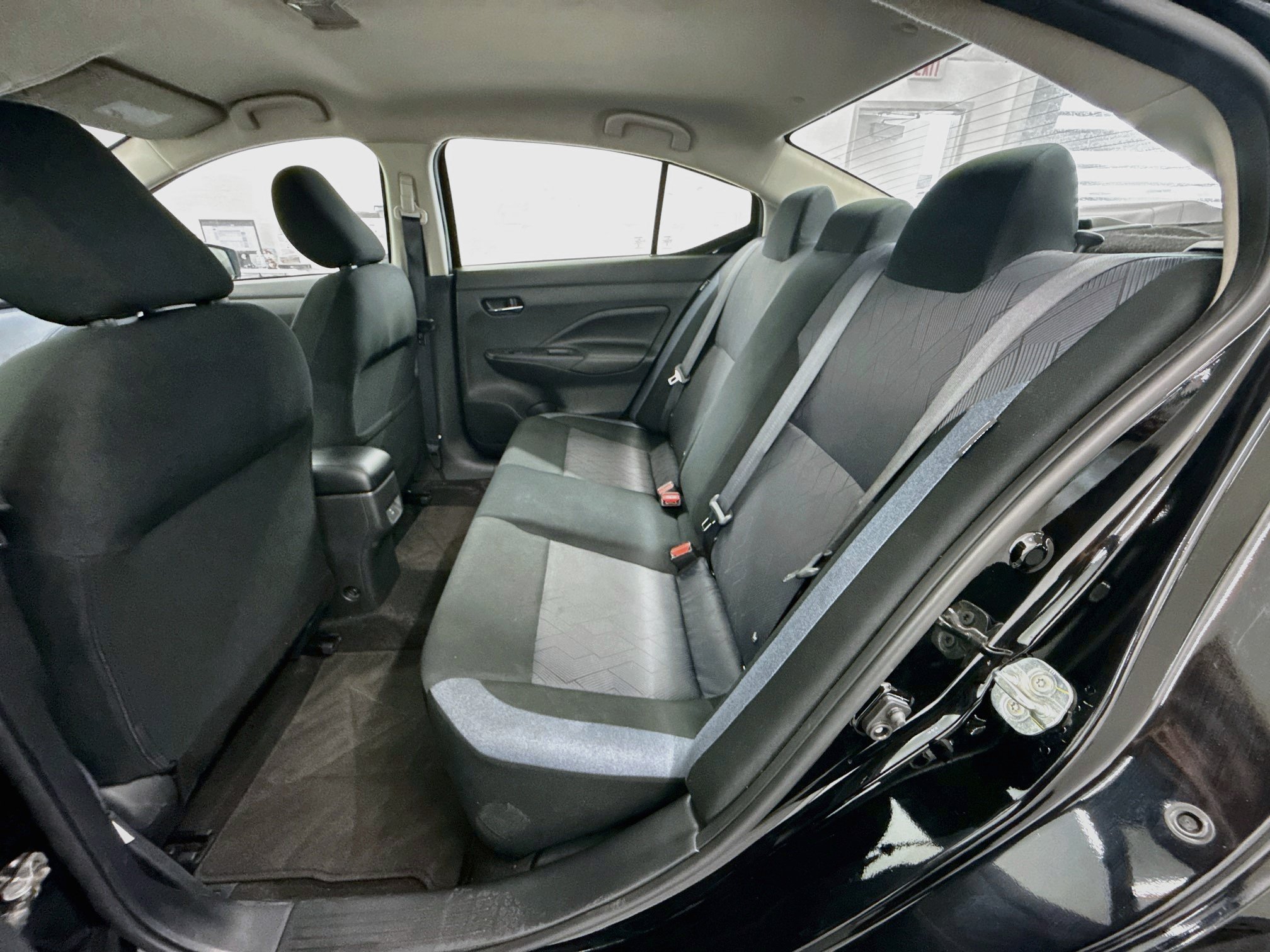 Used 2025 Nissan Versa SV FWD image 27