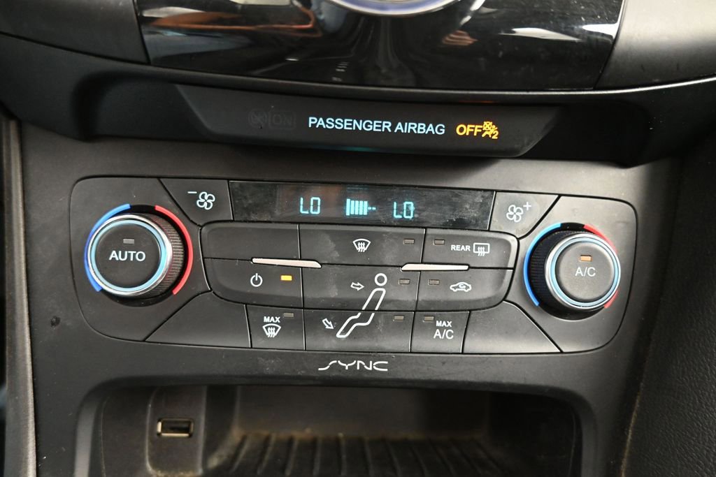 Used 2017 Ford Focus SEL w/ Interior Protection Package FWD image 22