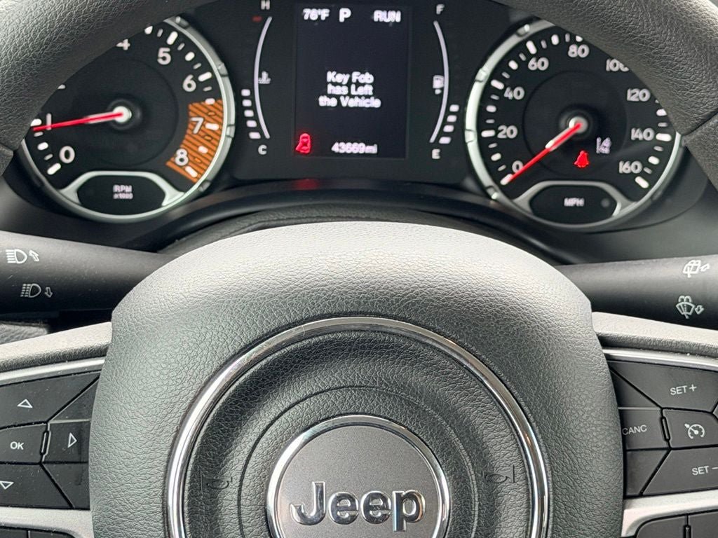 Used 2023 Jeep Renegade Latitude AWD/4WD image 19