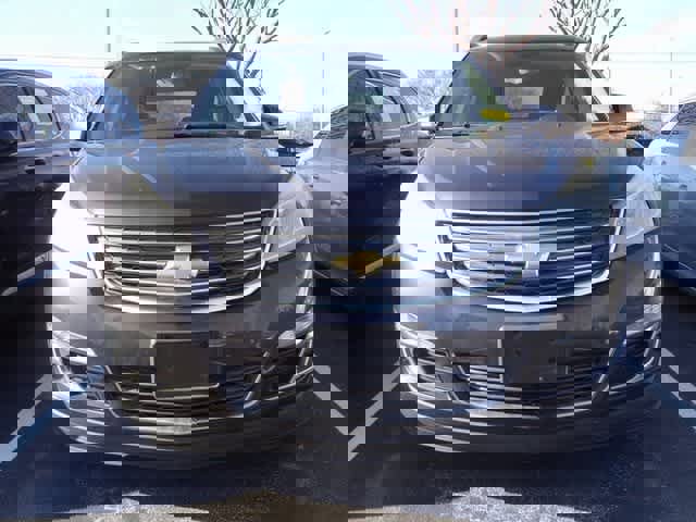 Used 2015 Chevrolet Traverse LT w/ Style and Technology Package image 2