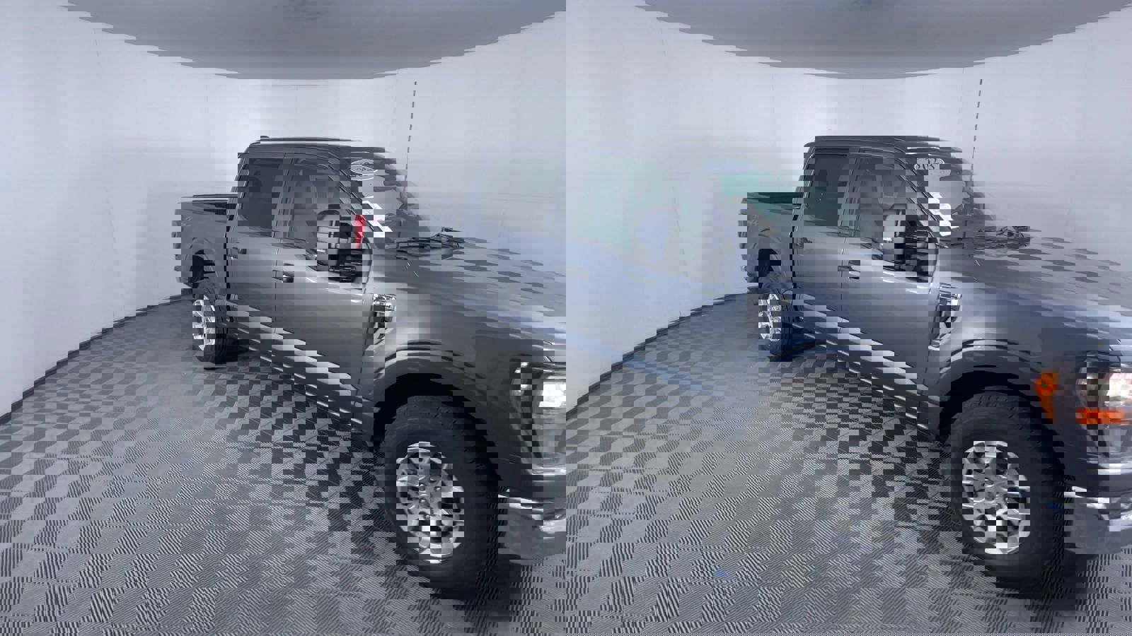 Used 2023 Ford F150 XLT image 2