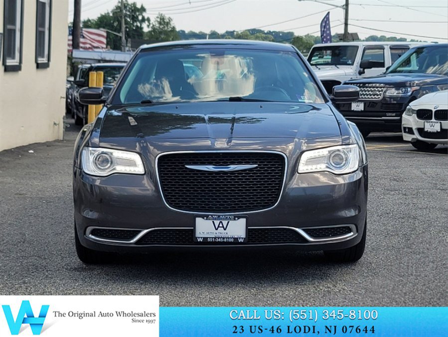 Used 2017 Chrysler 300 Limited RWD image 2