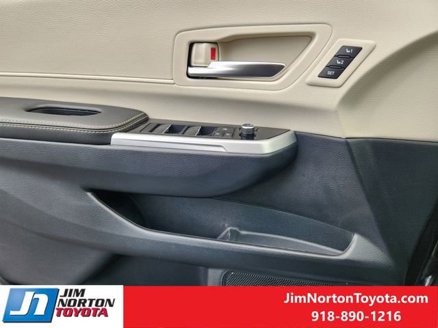 Used 2025 Toyota Sienna Limited image 26