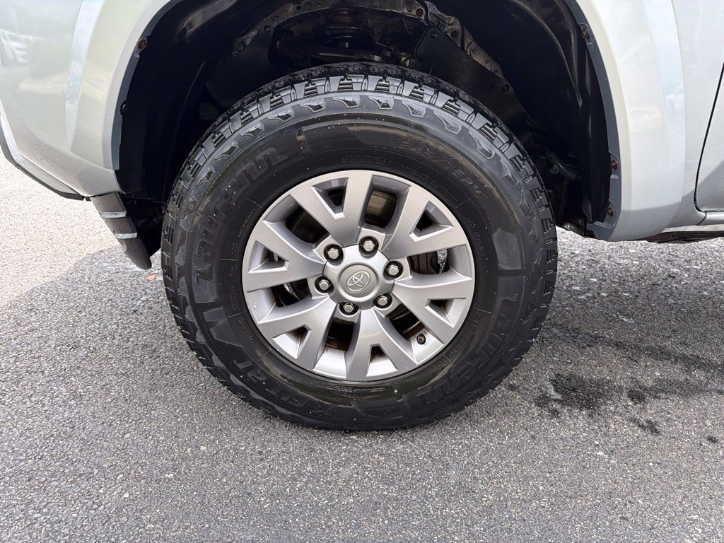 Used 2017 Toyota Tacoma SR5 w/ Tow Package AWD/4WD image 10
