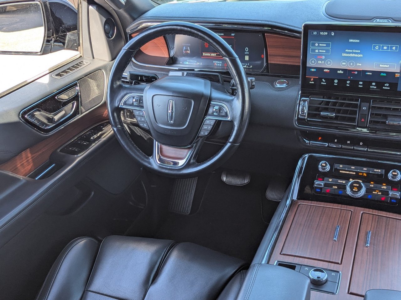 Used 2024 Lincoln Navigator L 4WD image 16