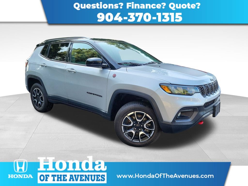Used 2024 Jeep Compass Trailhawk AWD/4WD image 1