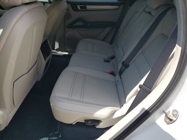 Used 2022 Porsche Cayenne Platinum Edition AWD/4WD image 35