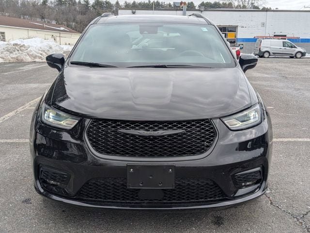 Certified 2022 Chrysler Pacifica Touring-L w/ S Appearance Package AWD/4WD image 2