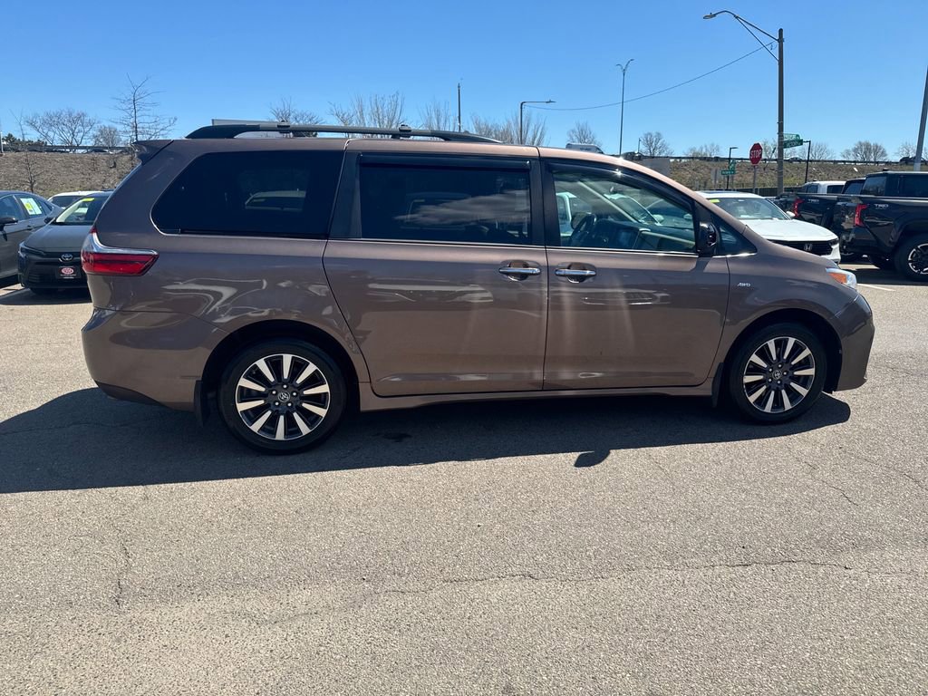 Used 2020 Toyota Sienna XLE w/ XLE Navigation Package AWD/4WD image 12