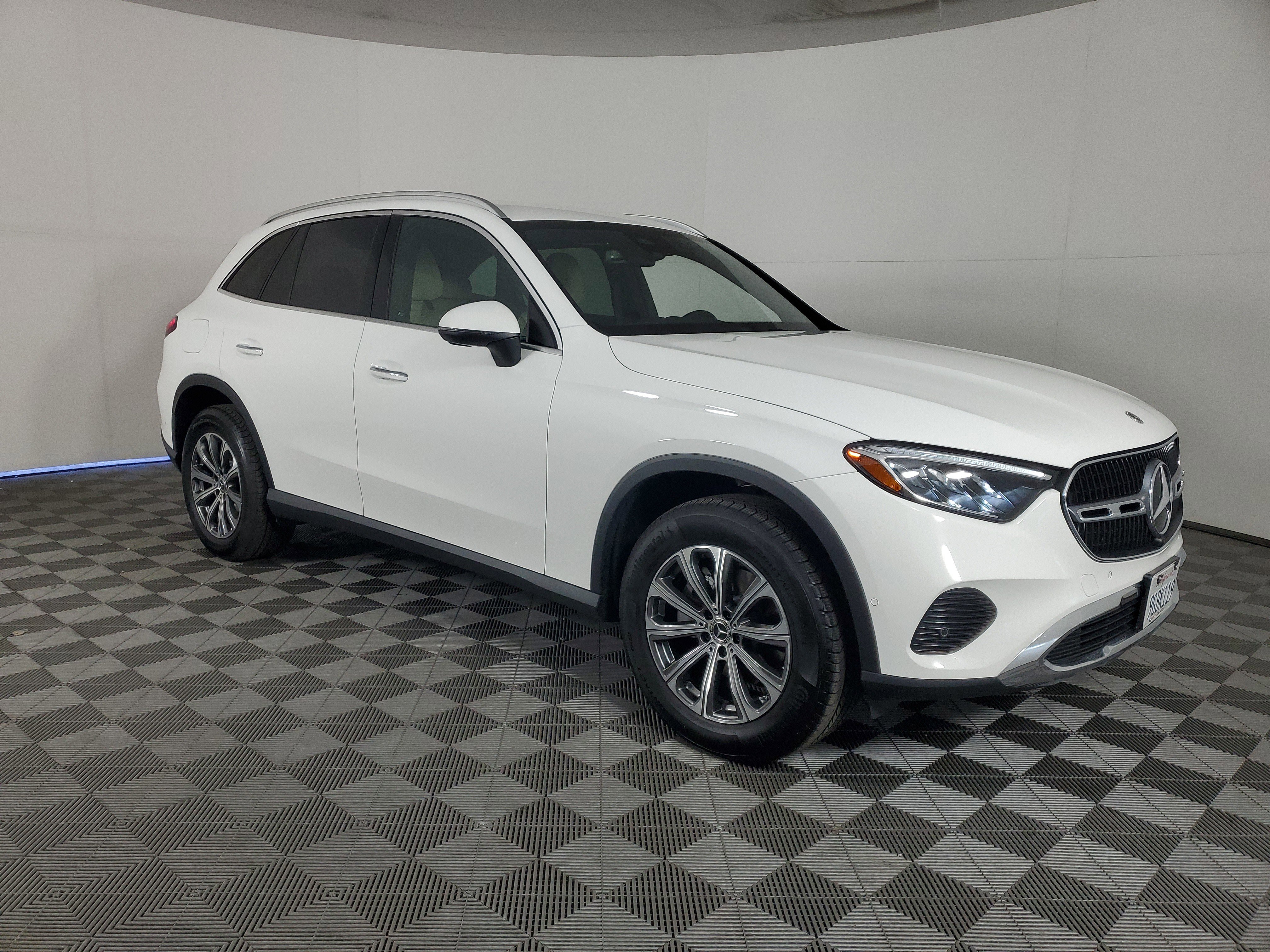 Used 2023 Mercedes-Benz GLC 300 image 2