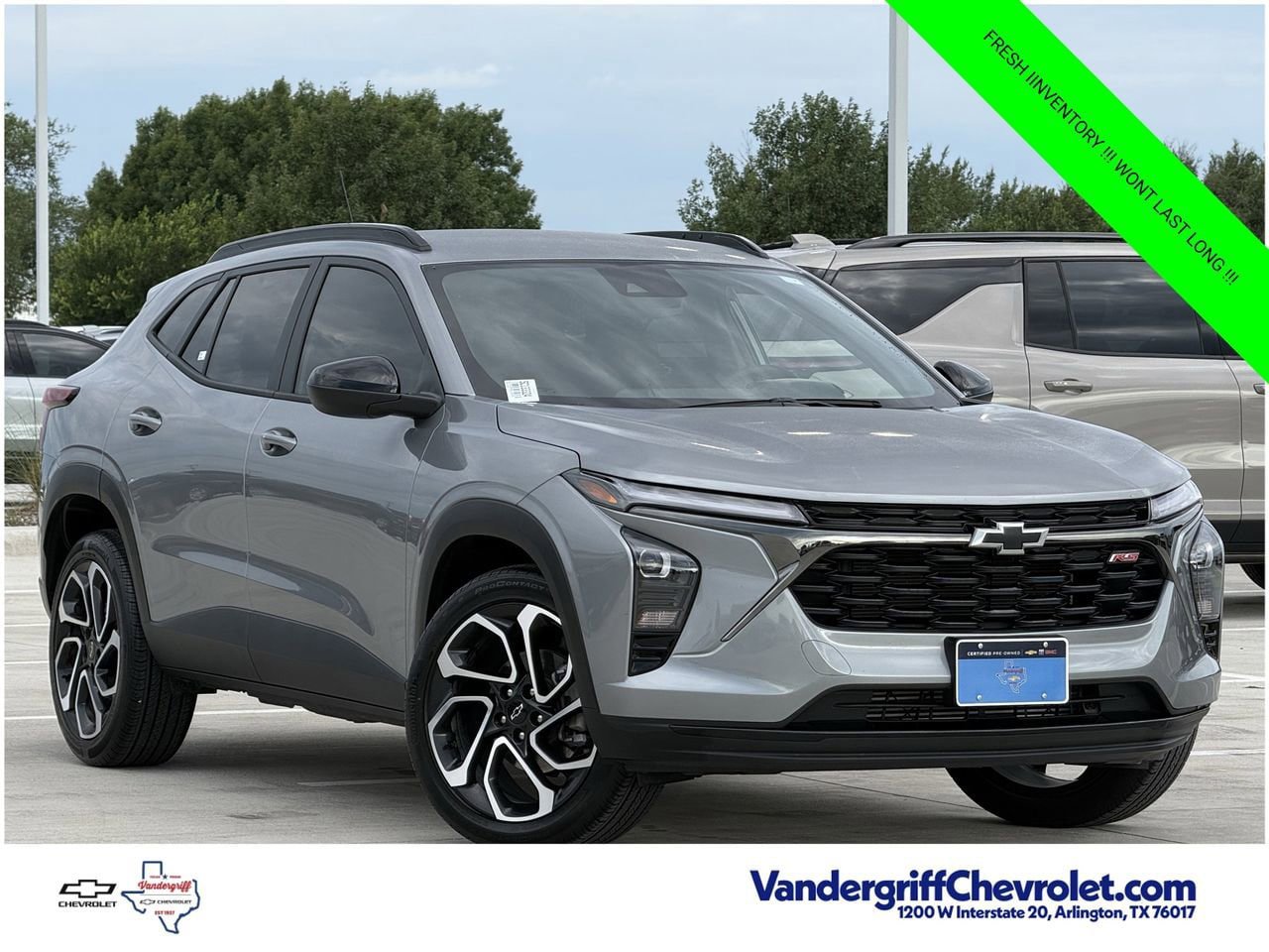 Certified 2025 Chevrolet Trax RS w/ Driver Confidence Package FWD image 2
