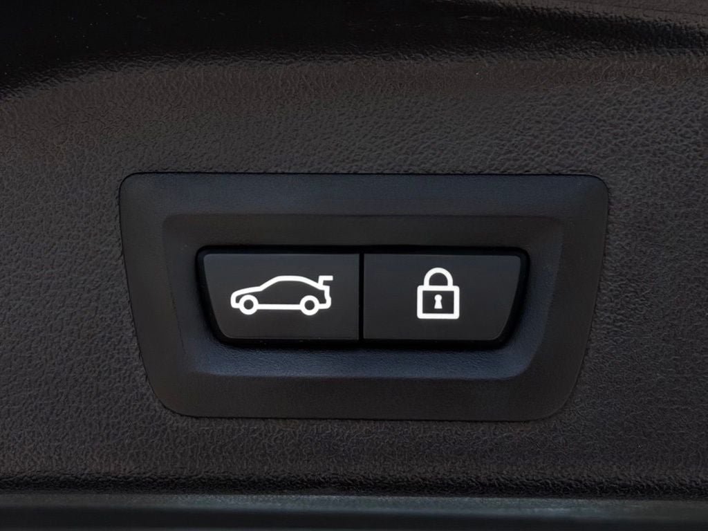 Used 2023 BMW X5 M50i w/ Parking Assistance Package AWD/4WD image 28