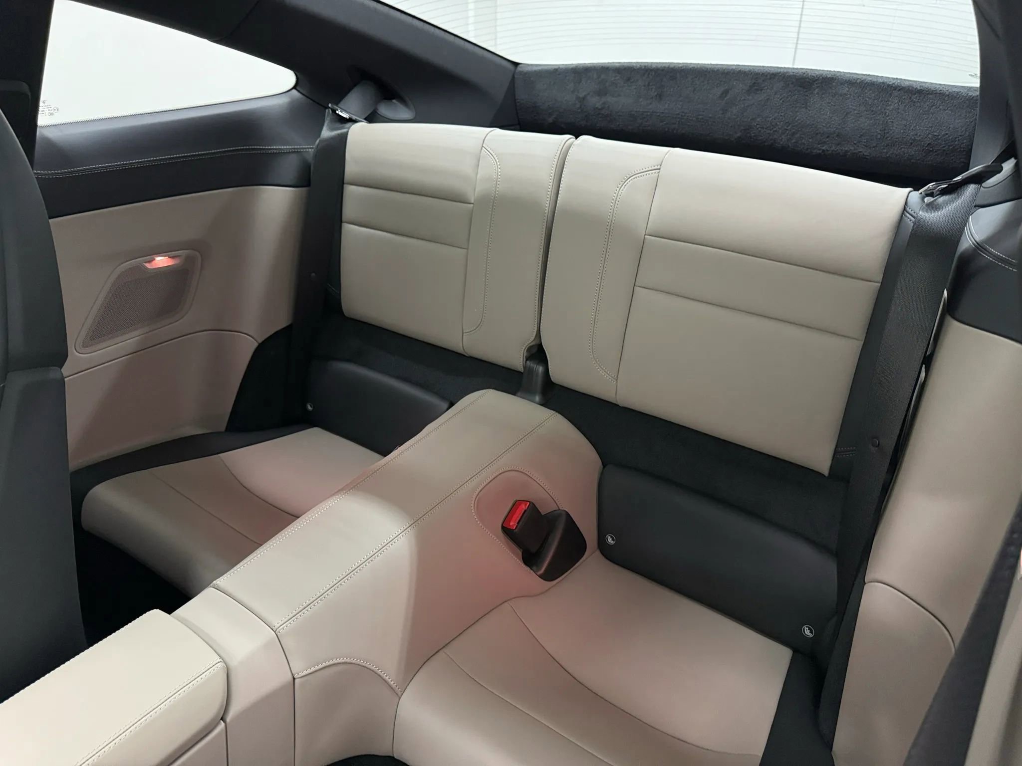 Used 2025 Porsche 911 Carrera RWD image 16