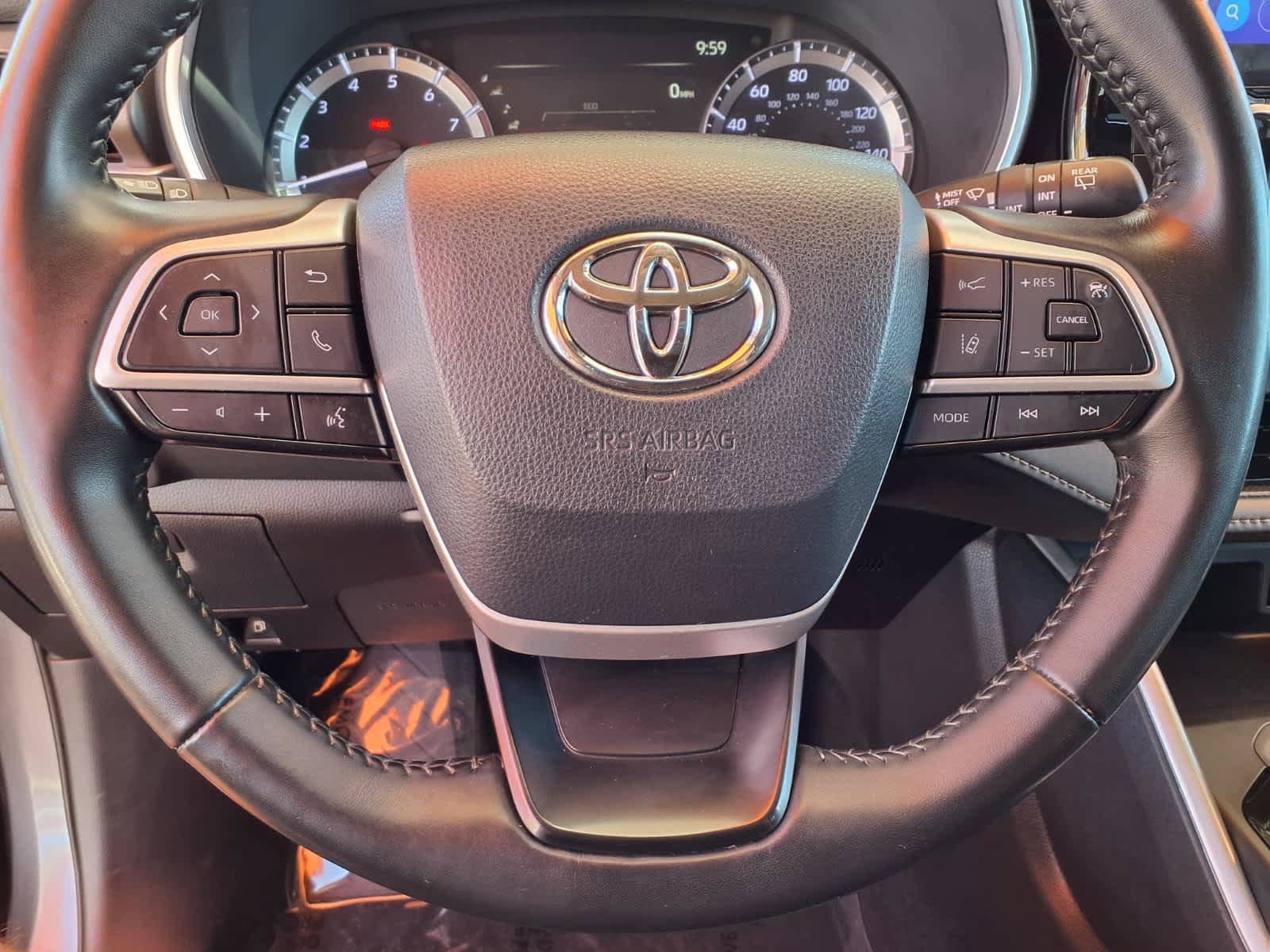 Used 2024 Toyota Highlander XLE FWD image 22