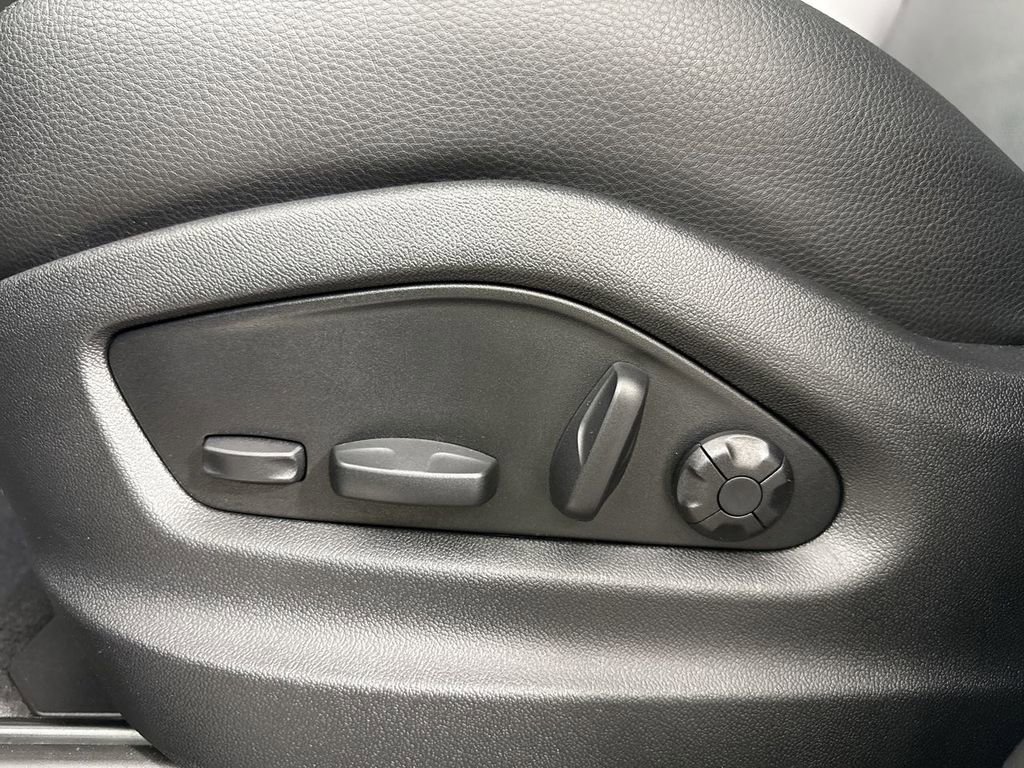 Certified 2025 Porsche Cayenne image 39