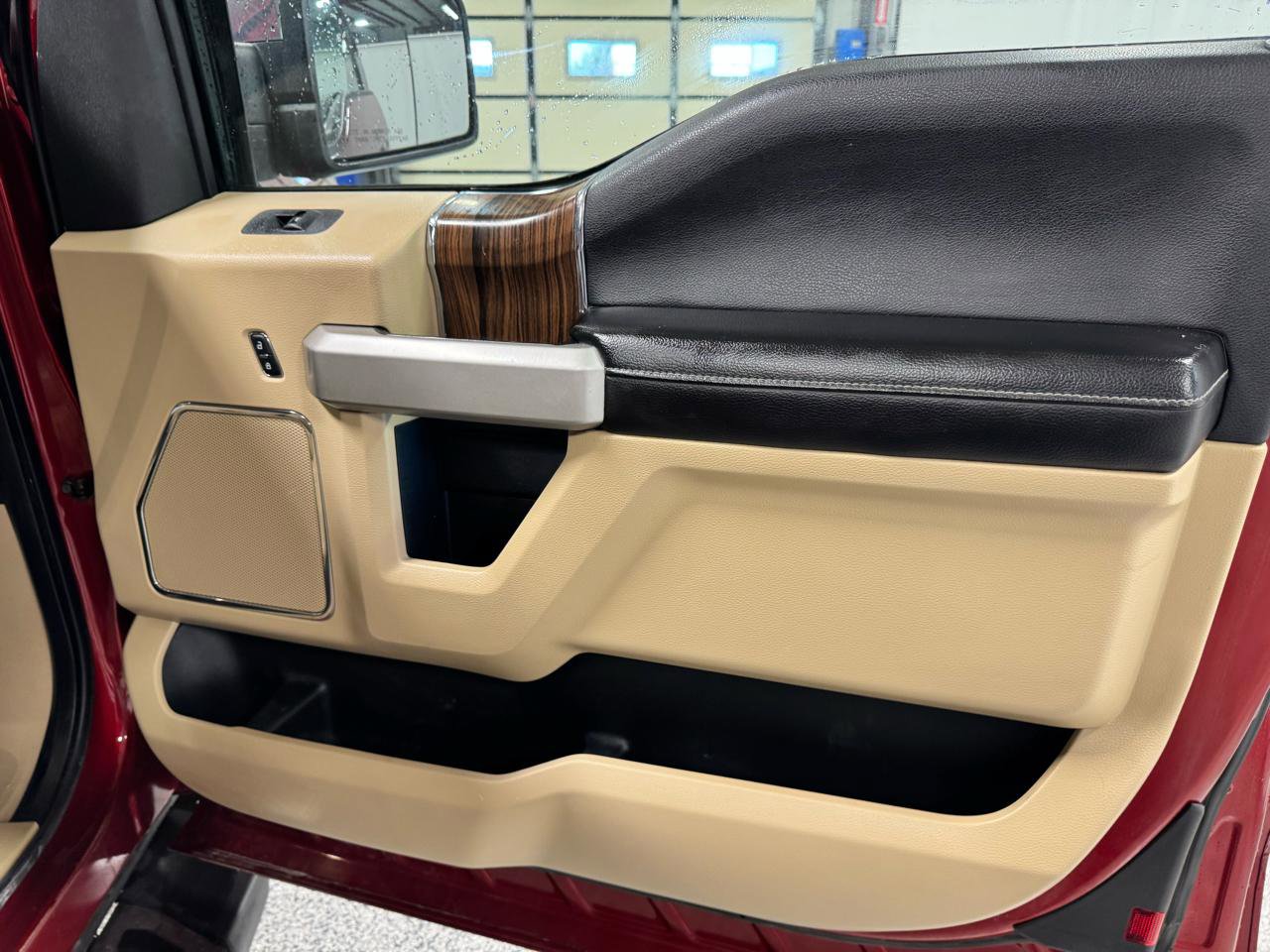 Used 2015 Ford F150 Lariat AWD/4WD image 9