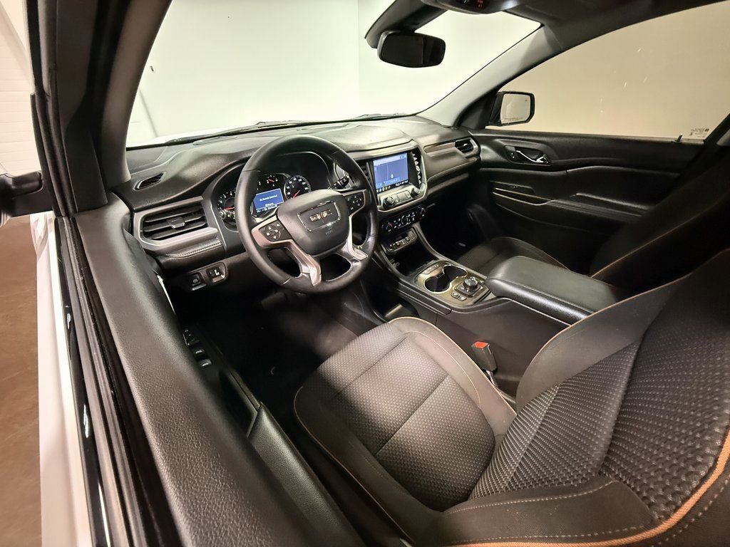 Used 2023 GMC Acadia AT4 image 2