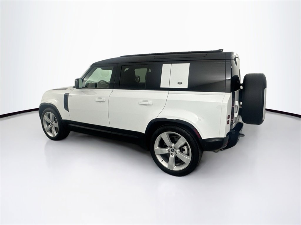 Used 2023 Land Rover Defender 110 X-Dynamic SE image 7