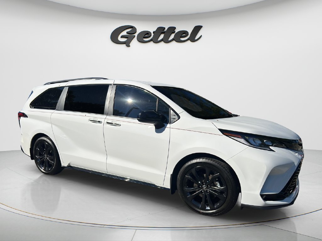 New 2026 Toyota Sienna XSE FWD image 3