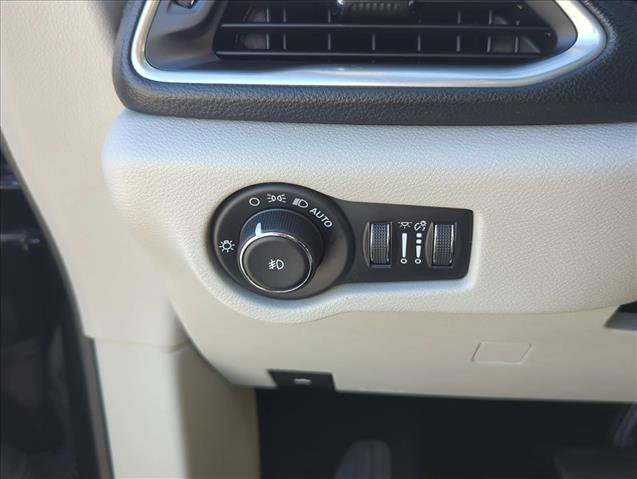 Used 2020 Chrysler Pacifica Limited image 16