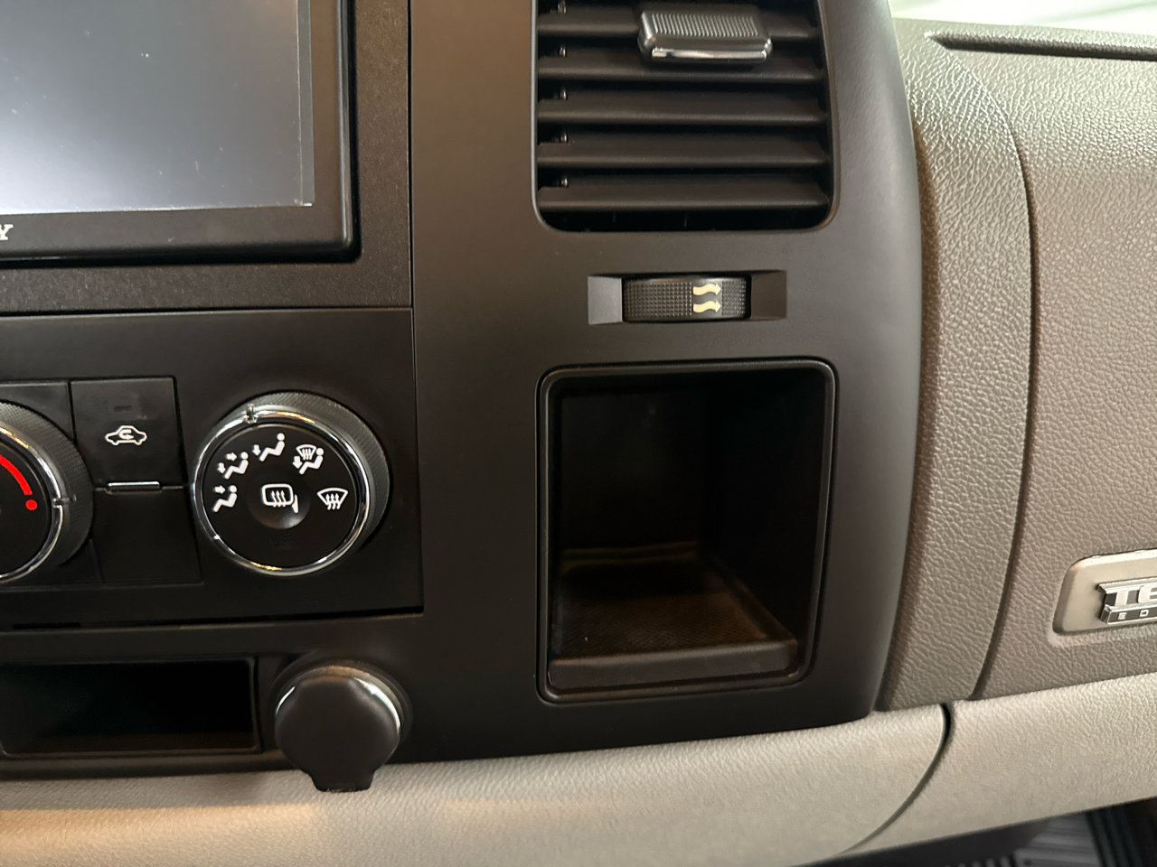 Used 2010 GMC Sierra 1500 SLE w/ Texas Edition image 24