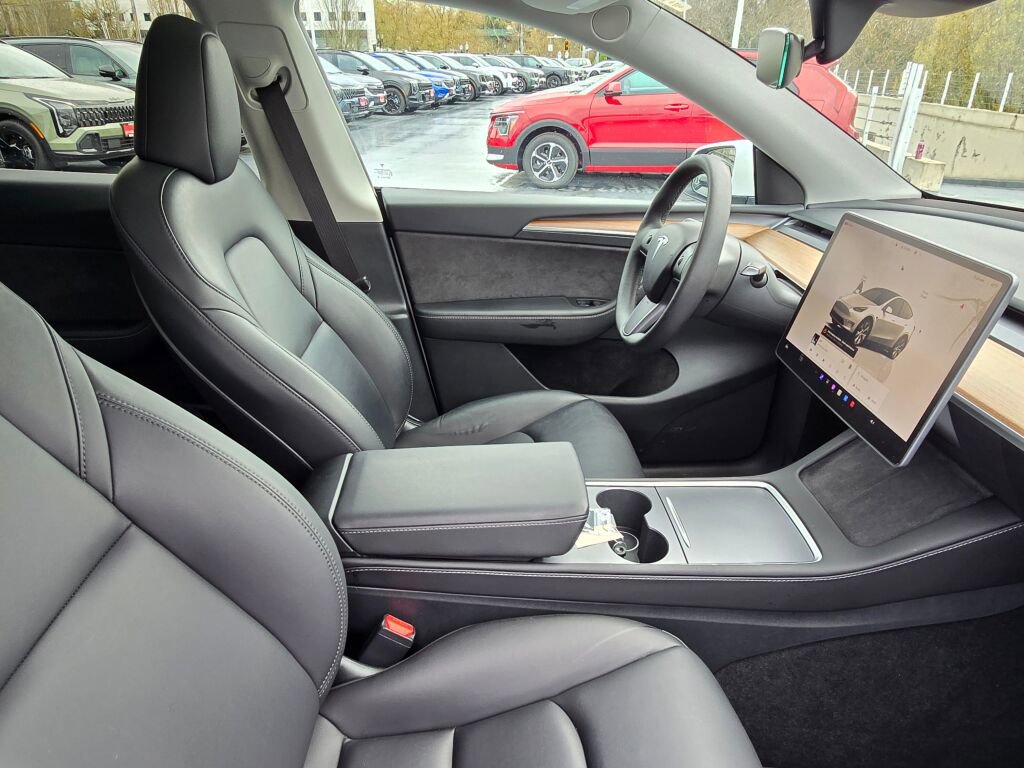 Used 2024 Tesla Model Y Long Range AWD/4WD image 10