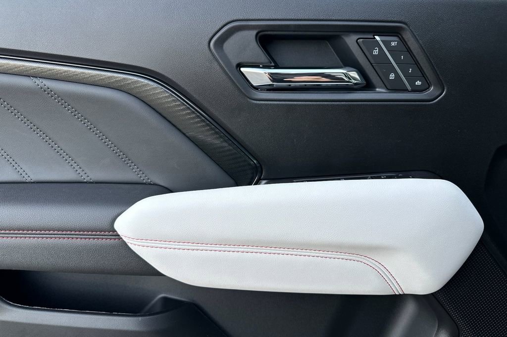 New 2026 GMC Canyon AT4X w/ AT4X AEV Edition AWD/4WD image 9