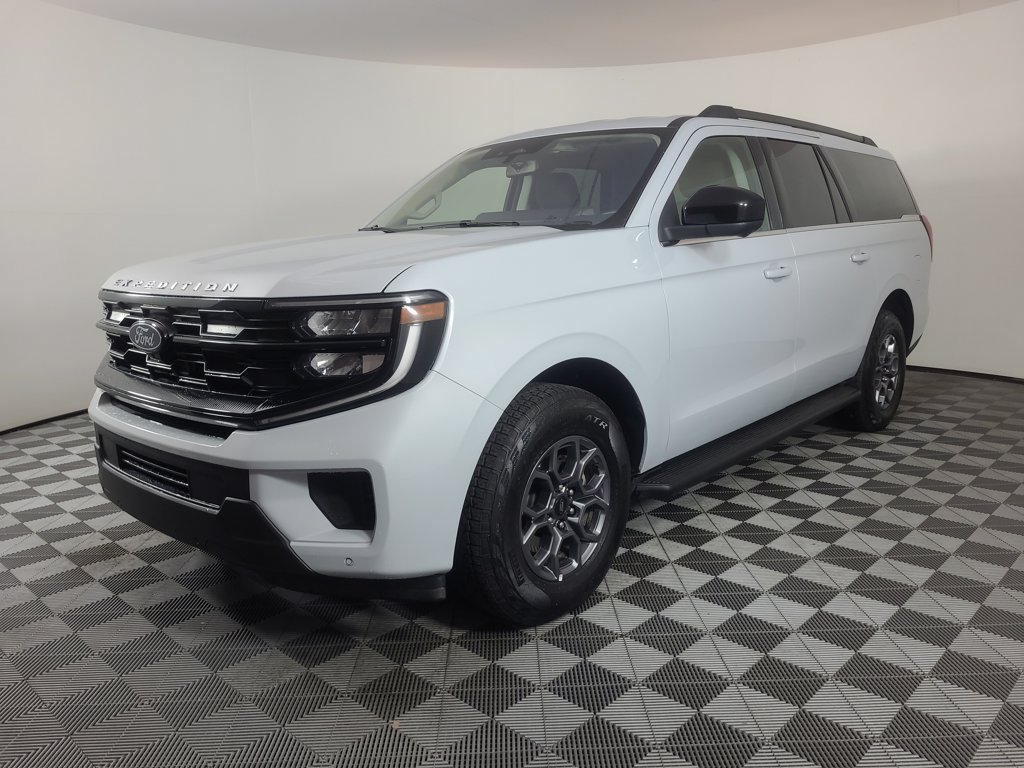 Used 2025 Ford Expedition Max Active AWD/4WD image 7