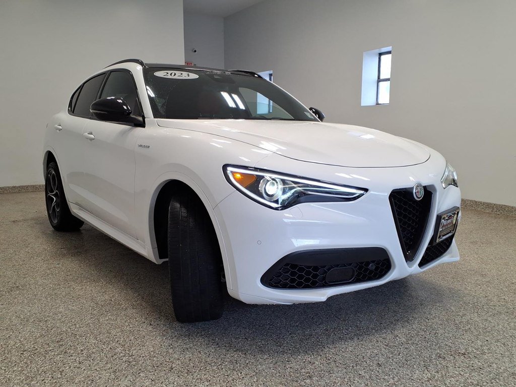 Used 2023 Alfa Romeo Stelvio Veloce AWD/4WD image 3
