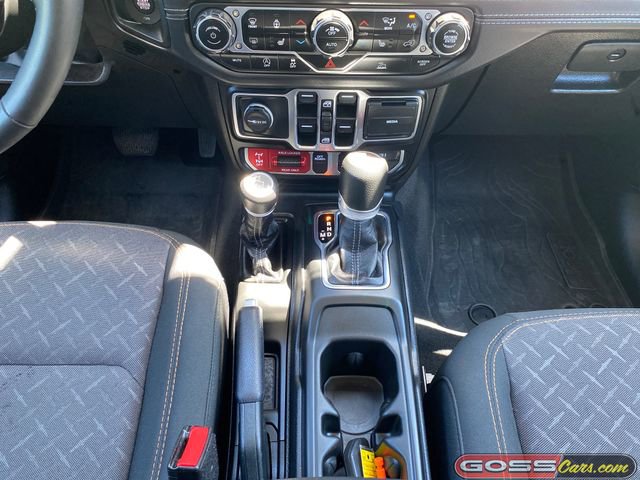 Used 2025 Jeep Gladiator Mojave w/ Convenience Group AWD/4WD image 14