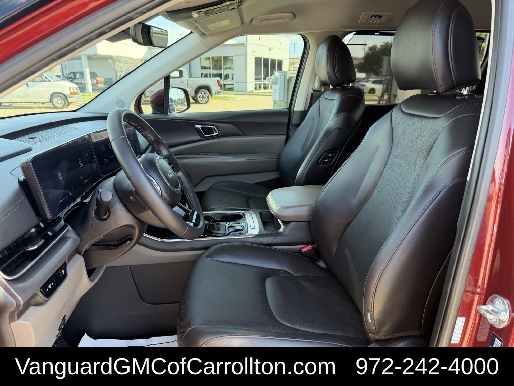 Used 2025 Kia Carnival EX FWD image 26
