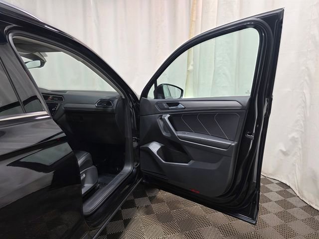 Certified 2023 Volkswagen Tiguan SE w/ Panoramic Sunroof Package image 33