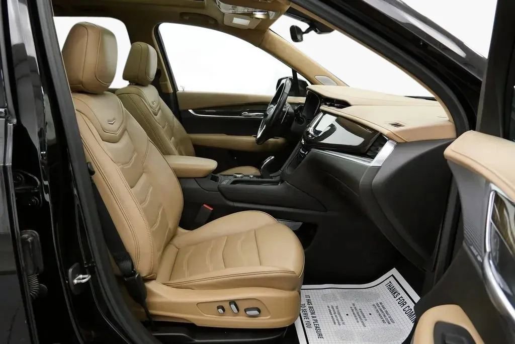 Used 2023 Cadillac XT6 Sport w/ Platinum Package image 16