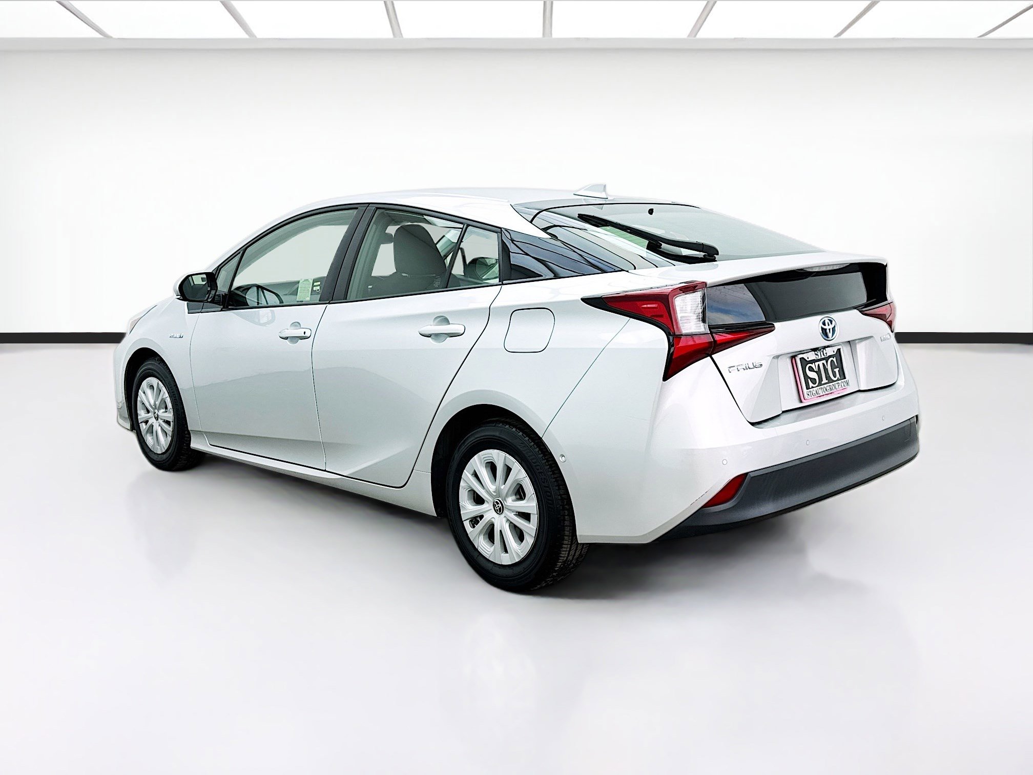 Used 2019 Toyota Prius L Eco image 6
