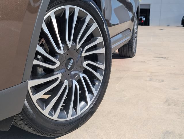 Used 2022 Lincoln Corsair Reserve AWD/4WD image 2