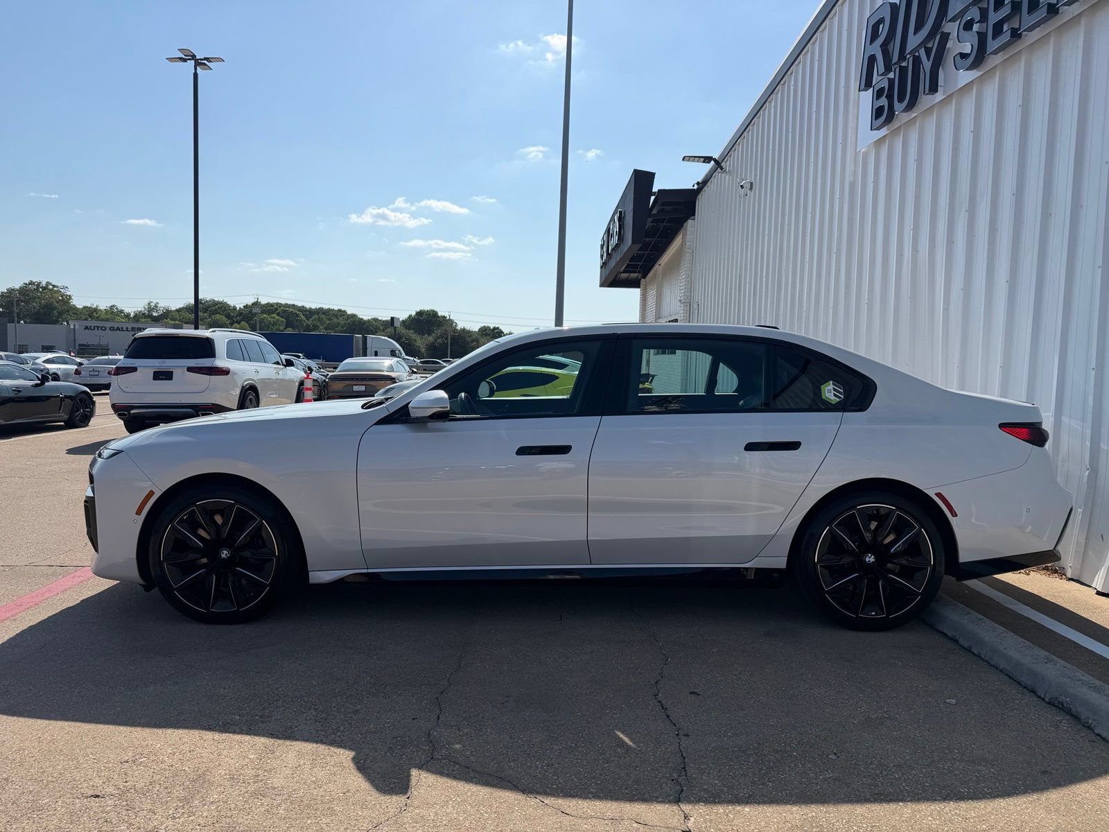 Used 2023 BMW 740i w/ Executive Package RWD image 3
