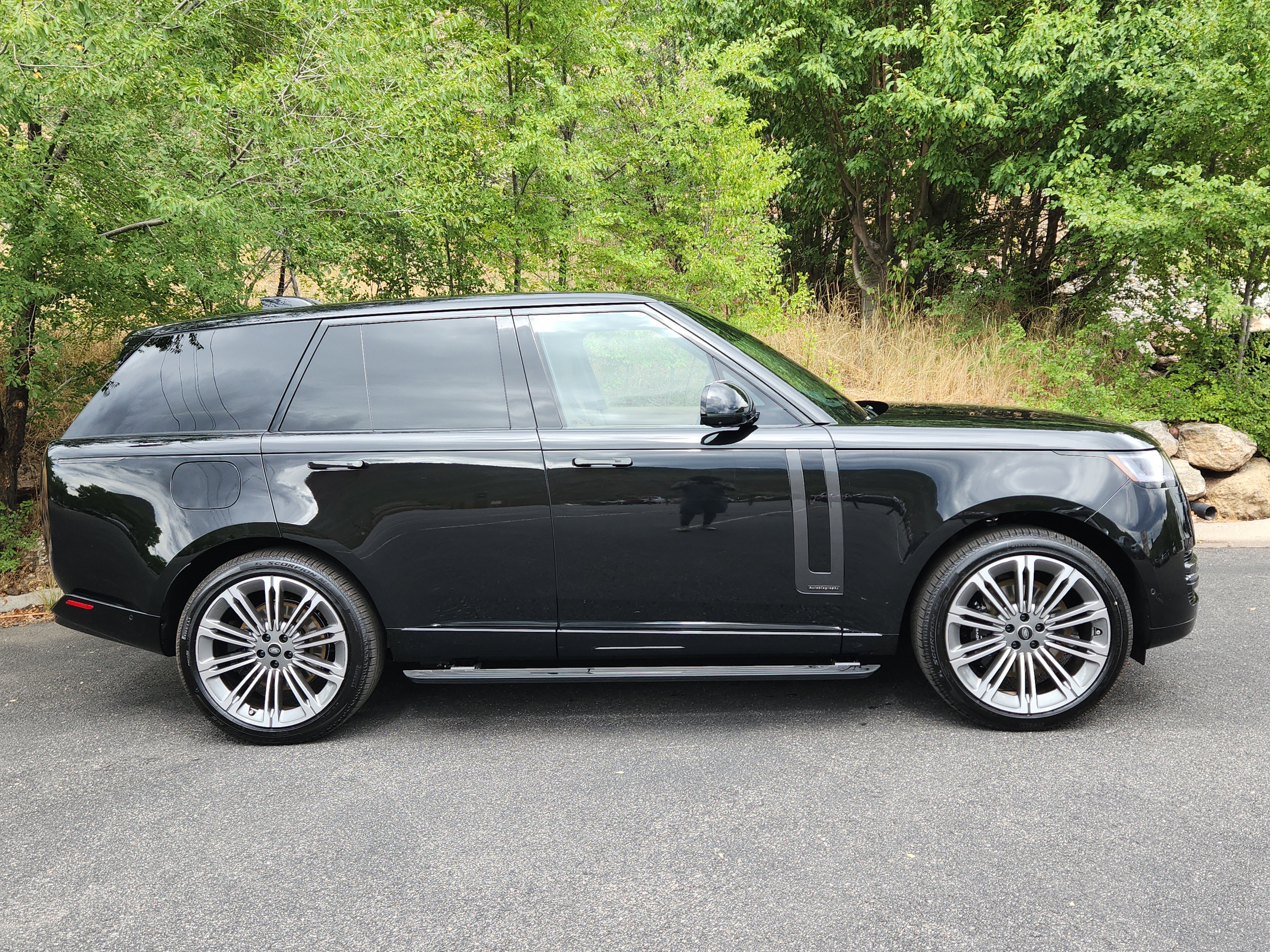 New 2025 Land Rover Range Rover Autobiography image 2