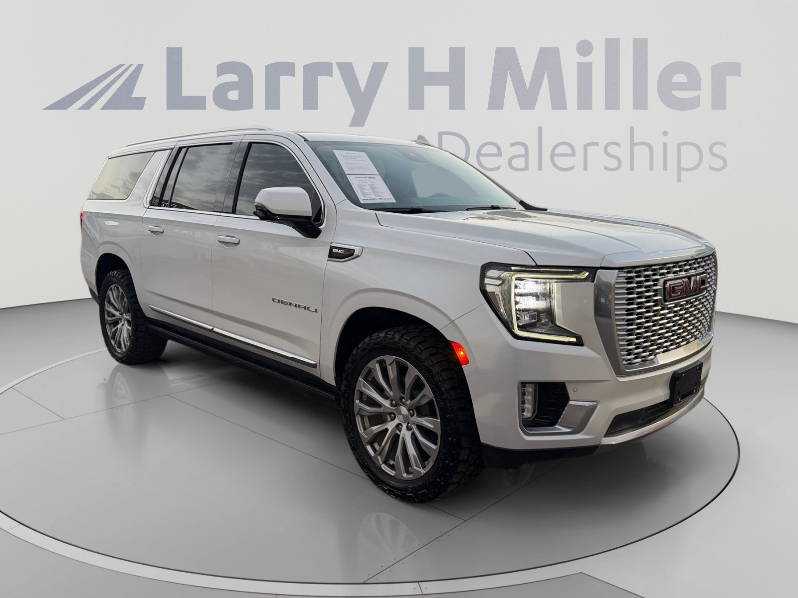 Used 2023 GMC Yukon XL Denali AWD/4WD image 7