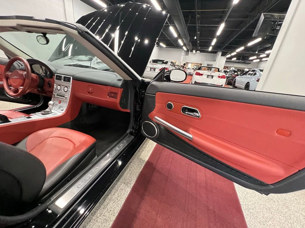 Used 2006 Chrysler Crossfire Limited image 32