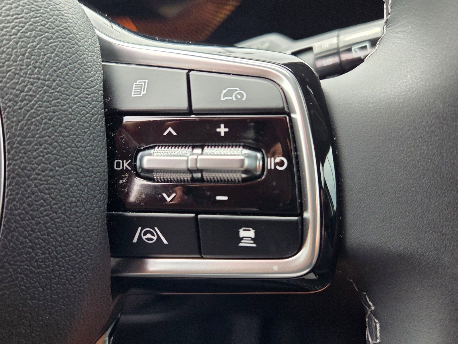 Used 2025 Kia Sorento S image 27