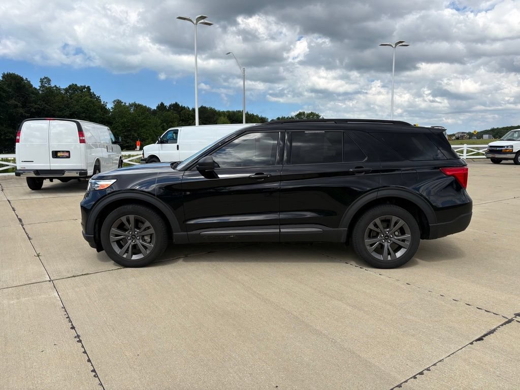 Used 2021 Ford Explorer XLT w/ Equipment Group 202A AWD/4WD image 3