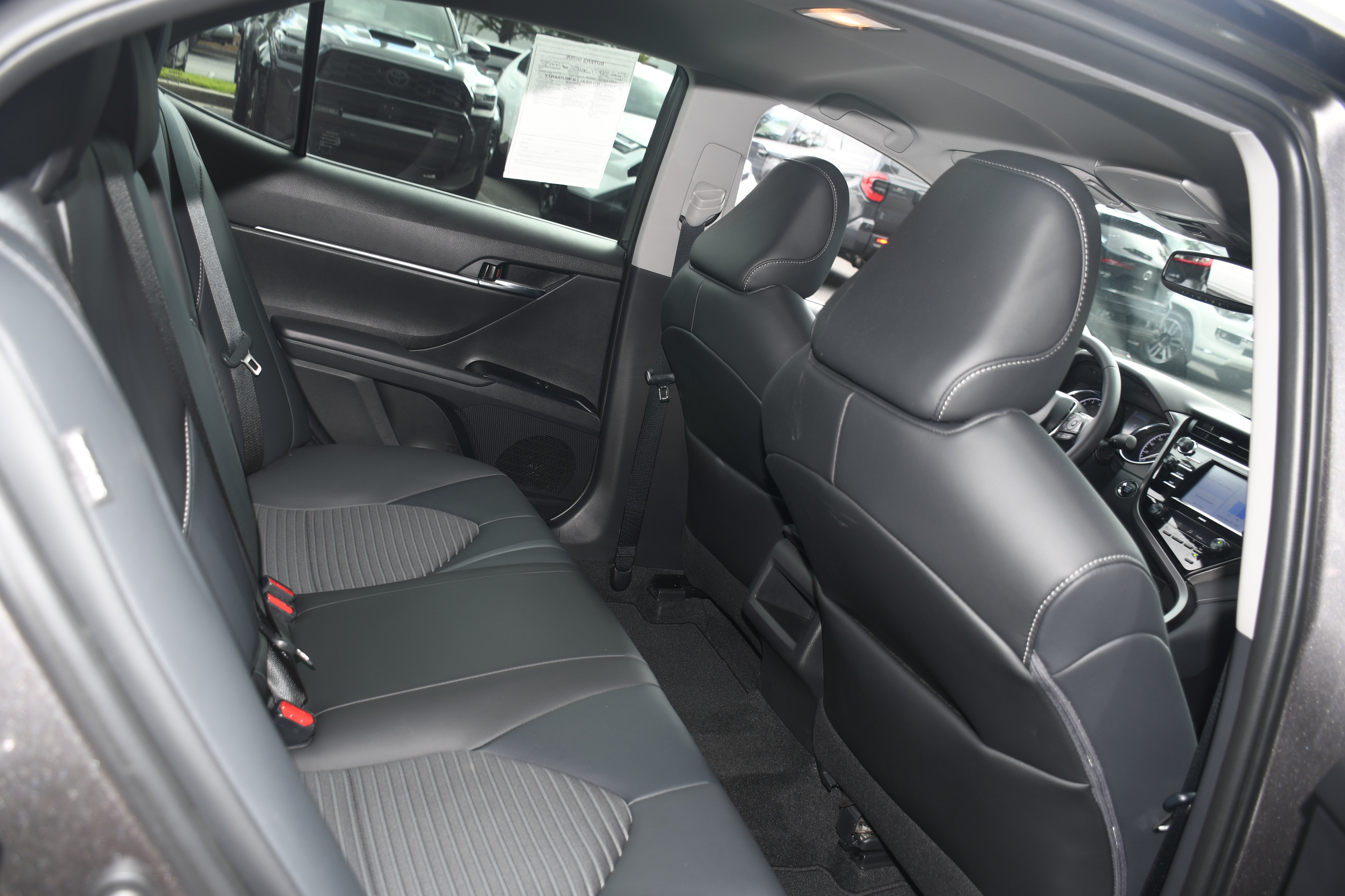 Used 2020 Toyota Camry SE w/ Convenience Package FWD image 17