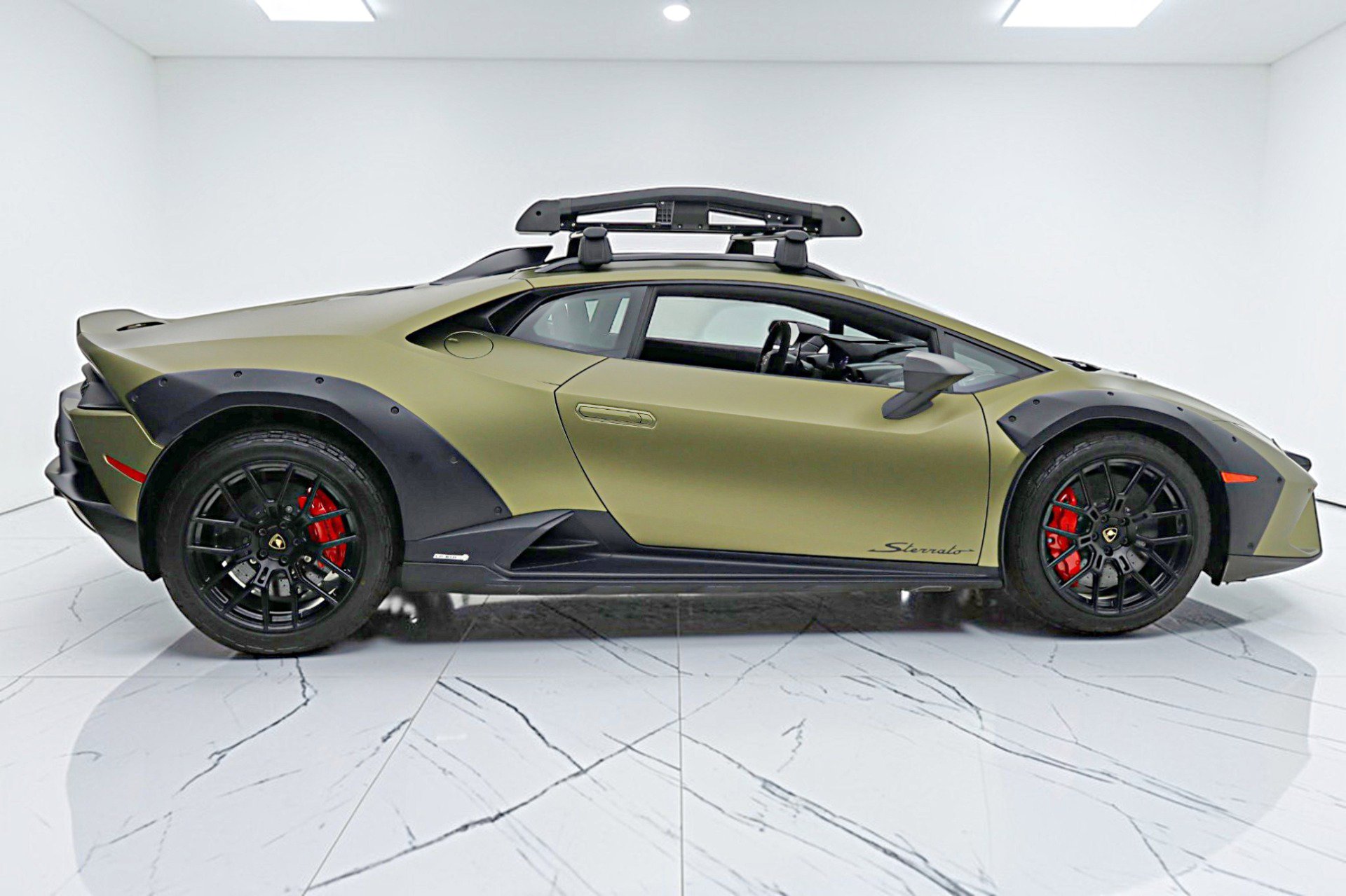 Used 2023 Lamborghini Huracan Sterrato image 14