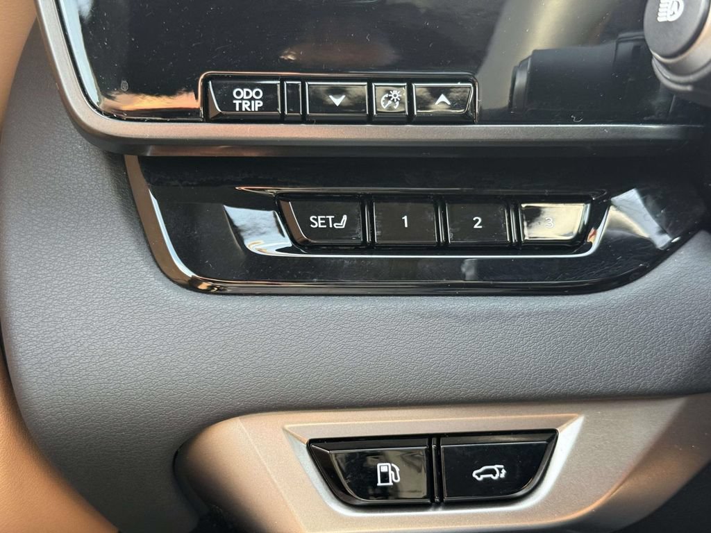 Used 2025 Lexus RX 350 Premium w/ Accessory Package AWD/4WD image 24